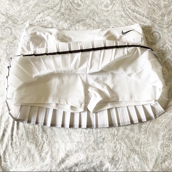 Nike pleated tennis skirt. - Picture 9 of 13